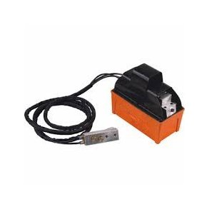 Air-/hydraulic pump with remote control - 700 Bar - 1,6 L Tank